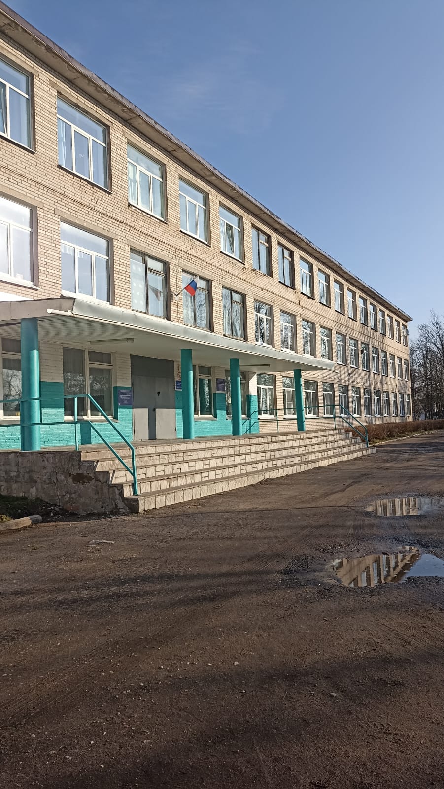 здание школы.